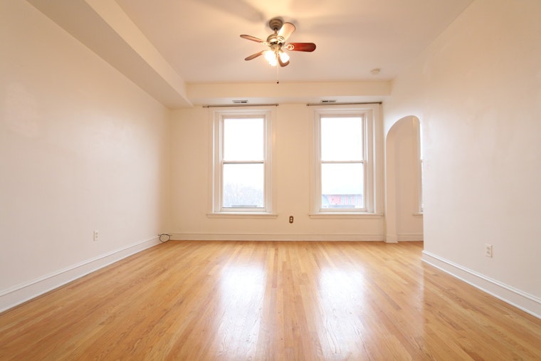 8 Chicago apartments with on-site laundry for $1,300/month