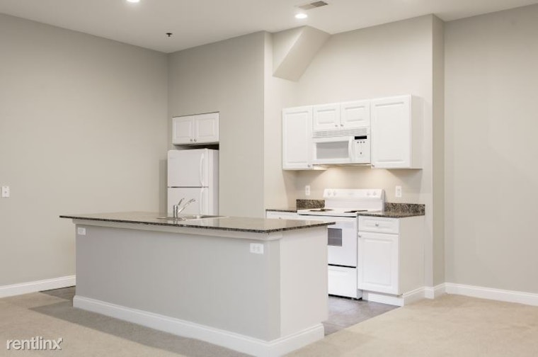 3 apartments in Washington Square West with dishwashers, granite countertops & more