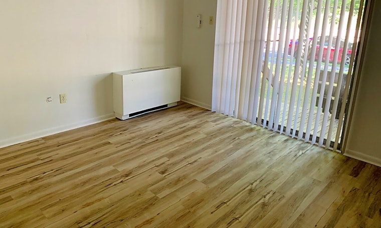 What apartments will $1,400 rent you in Squirrel Hill South, this month?