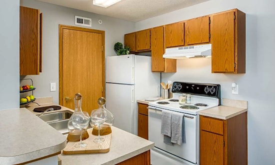 What apartments will $900 rent you in Don Scott, this month?