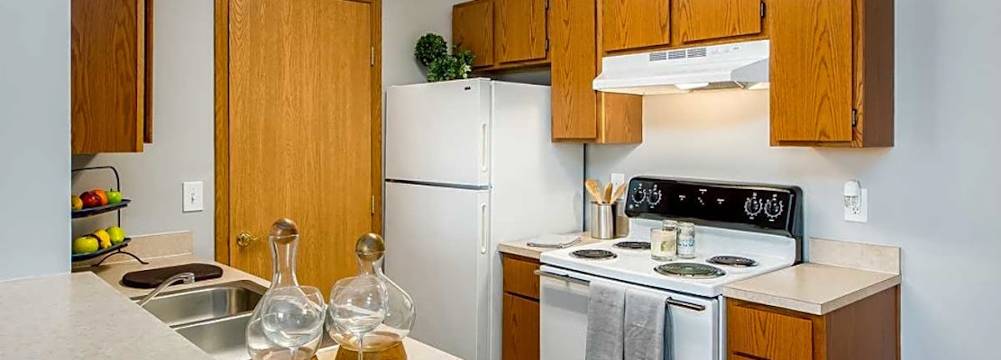 What apartments will $900 rent you in Don Scott, this month?