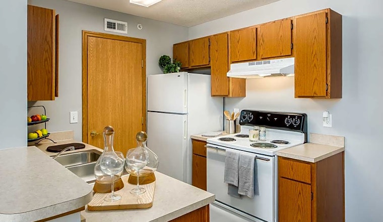 What apartments will $900 rent you in Don Scott, this month?