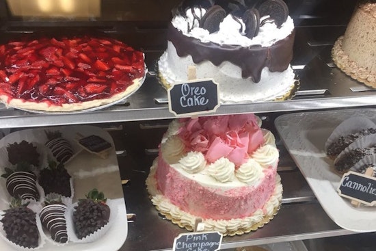 Champagne cake & fruit tarts: Callejas Cakes debuts in McLane
