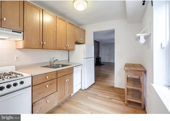 5 affordable apartment rentals in Society Hill today