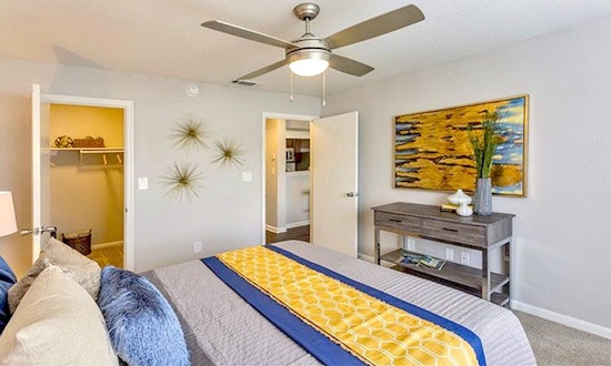 What apartments will $1,400 rent you in Florida Center North, this month?