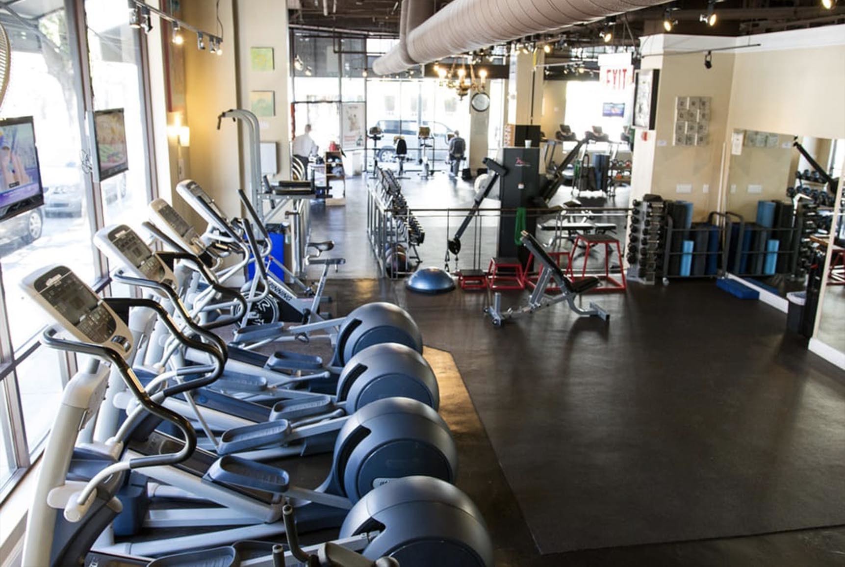 Live Fit Gym snatches up former Cole Valley Fitness space