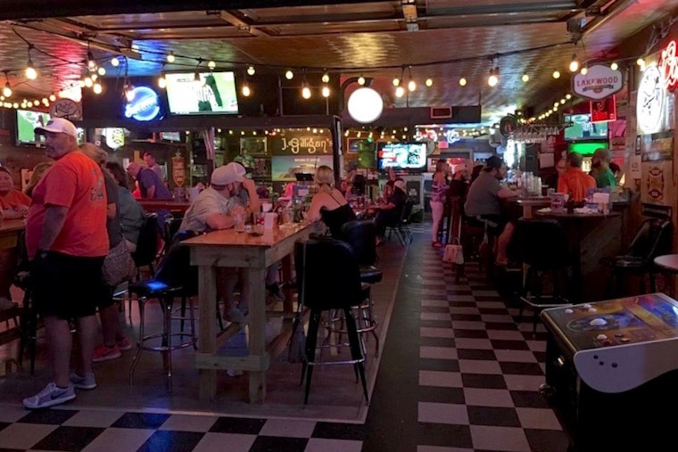 Explore Arlington's 4 favorite budget-friendly sports bars