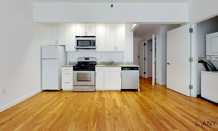 What apartments will $2,300 rent you in Harlem, this month?