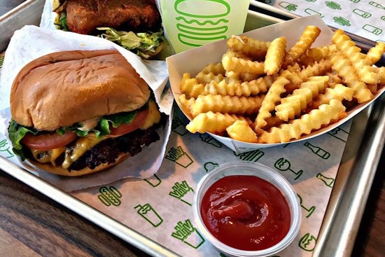 New Shake Shack location makes Long Beach debut