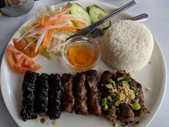 Anh Hong bolts Berkeley, reopens in Oakland