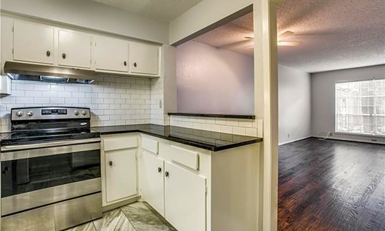 What apartments will $1,200 rent you in Oak Lawn, this month?