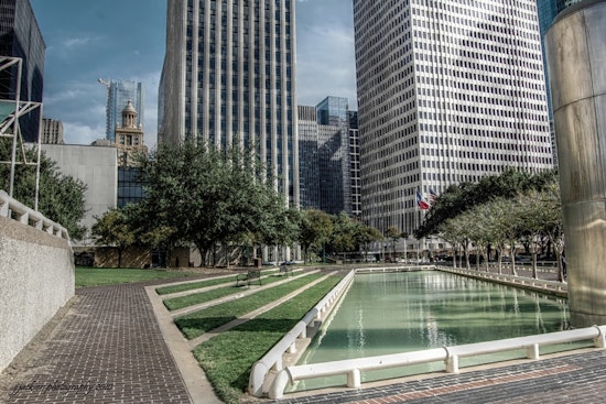 Top Houston news: Liquid cocaine found in luggage; driver slams into barrier, dies; more