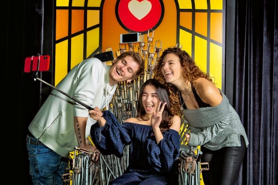Know thy selfie at the new Glendale pop-up museum