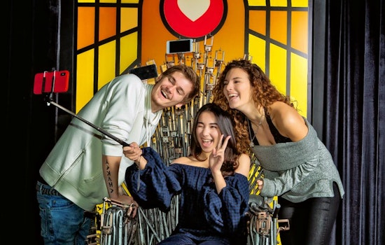 Know thy selfie at the new Glendale pop-up museum
