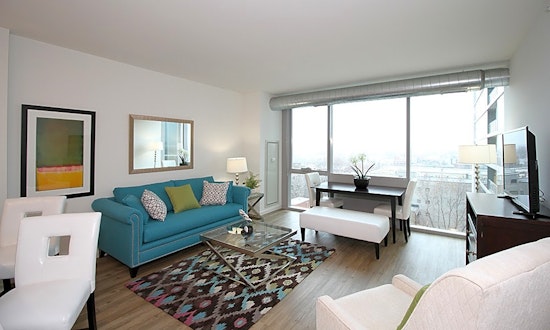 What apartments will $2,400 rent you in Lakeview, today?