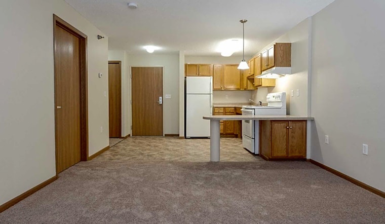 What apartments will $900 rent you in Dayton's Bluff, this month?
