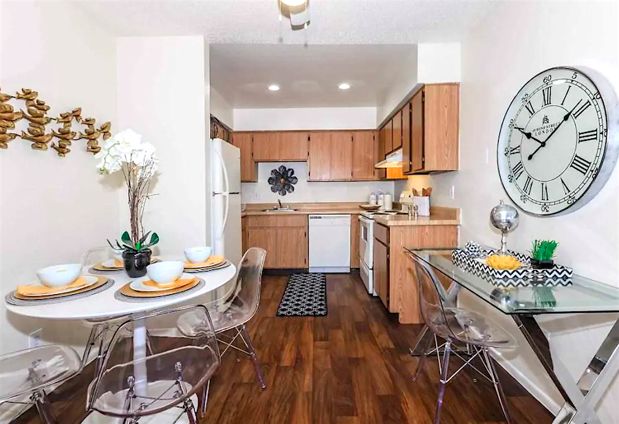 Apartments for rent in Phoenix What will 800 get you?