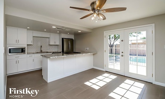 What apartments will $1,900 rent you in Paradise Valley, today?