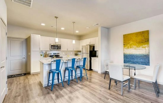 Apartments for rent in Aurora: What will $2,000 get you?