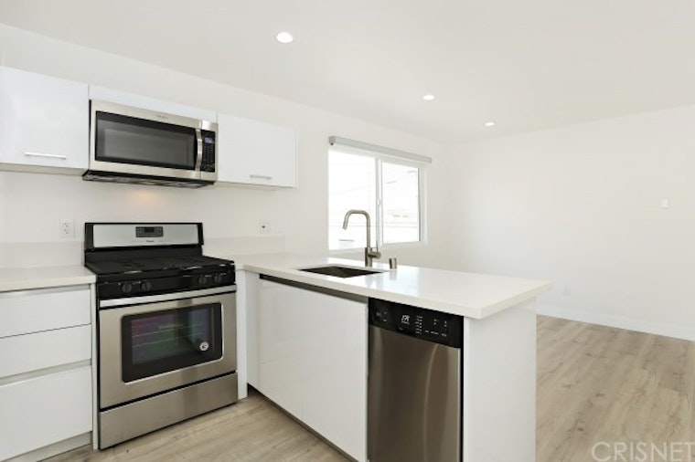 What's the cheapest rental available in North Hollywood?