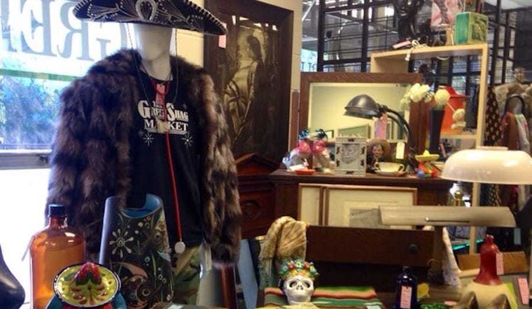 Top antique outlets in St. Louis