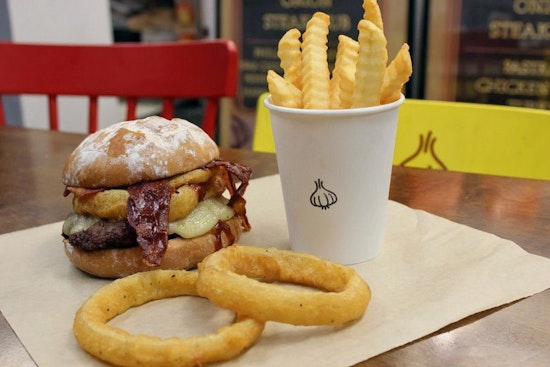 Las Vegas' 3 top spots to score burgers on the cheap