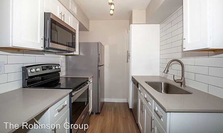 What apartments will $900 rent you in Deer Valley, right now?