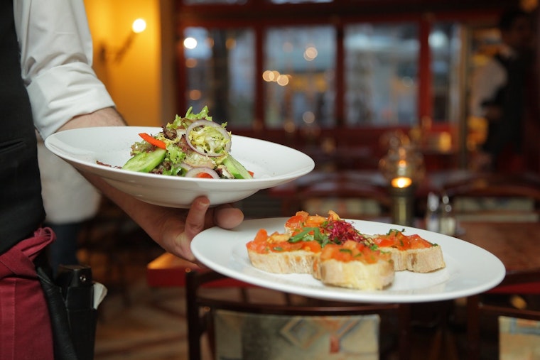 Top St. Louis news: Trip Advisor ranks city's highest-rated eateries; weather causes delays; more