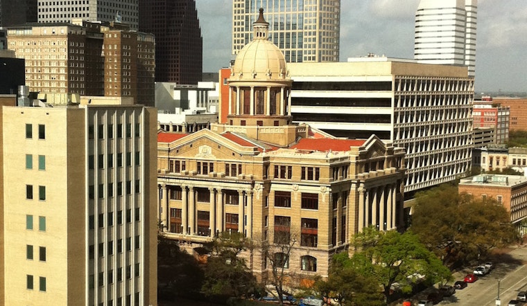 Top Houston news: 3 robbed, 2 stabbed; man poses as doctor, rapes student; more