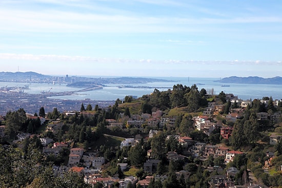 Top Oakland news: Man shot, dies after taking self to hospital; man opens fire at crash scene; more