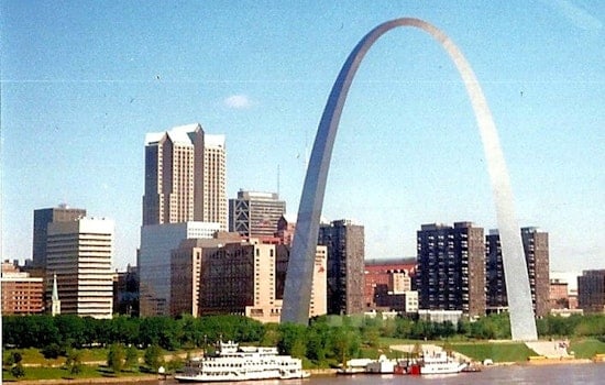 Top St. Louis news: Fatal crash after woman loses control of car; 2 die crossing train tracks; more