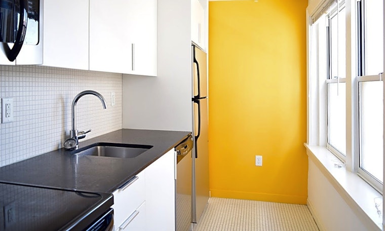 What apartments will $800 rent you in Hanover Place, right now?
