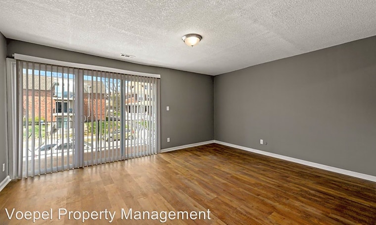 What apartments will $1,000 rent you in Hanover Place, this month?