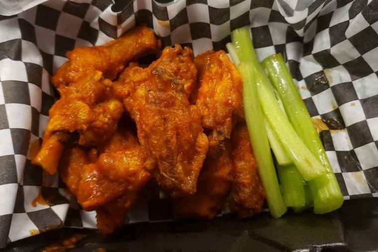 Henderson's 3 favorite spots for inexpensive chicken wings