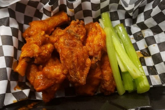Henderson's 3 favorite spots for inexpensive chicken wings