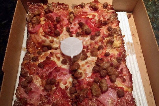 Jet's Pizza debuts new location in Chicago