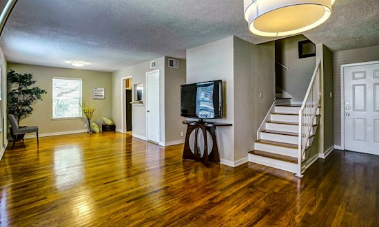 What apartments will $1,600 rent you in Oak Lawn, right now?