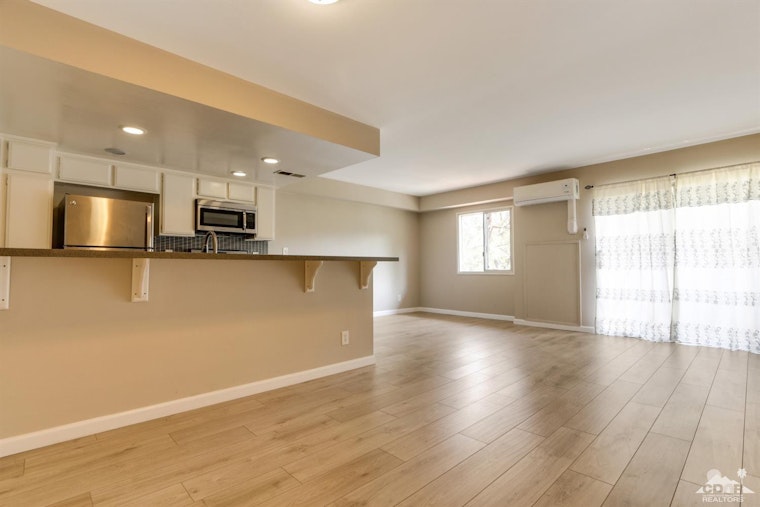 Explore today's cheapest rentals in Hollywood Hills