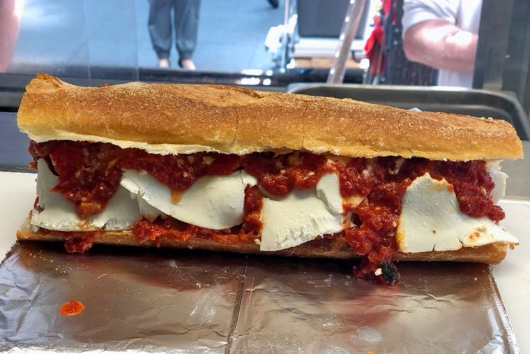 Royal entrance: Italian sandwich truck The Queen and the Prince arrives in Theater District