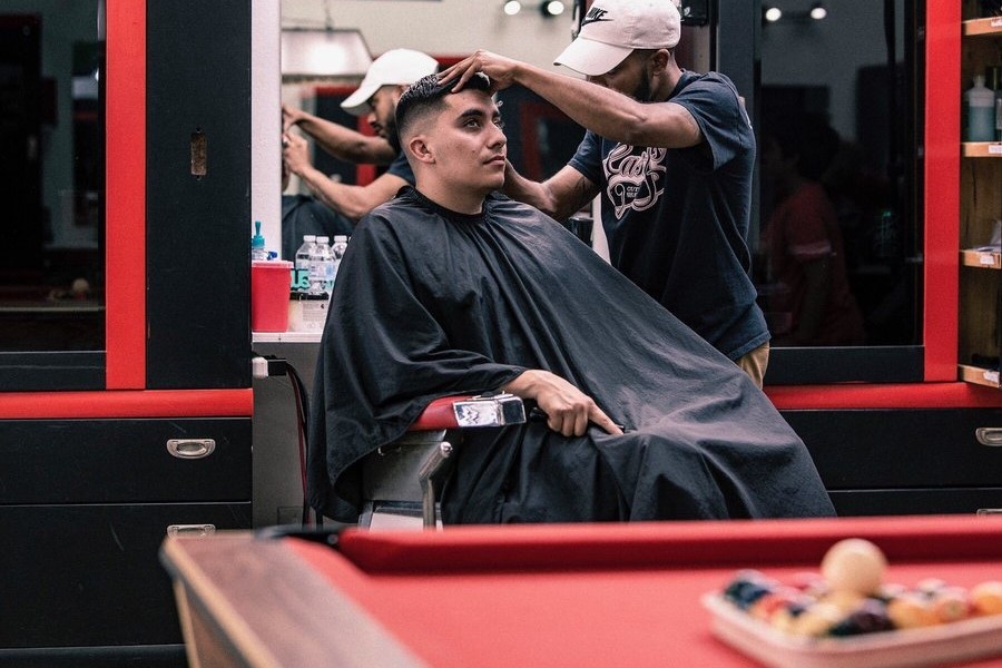 Barbershops Near Me in Oak Park  Find Best Barbers Open Near You!