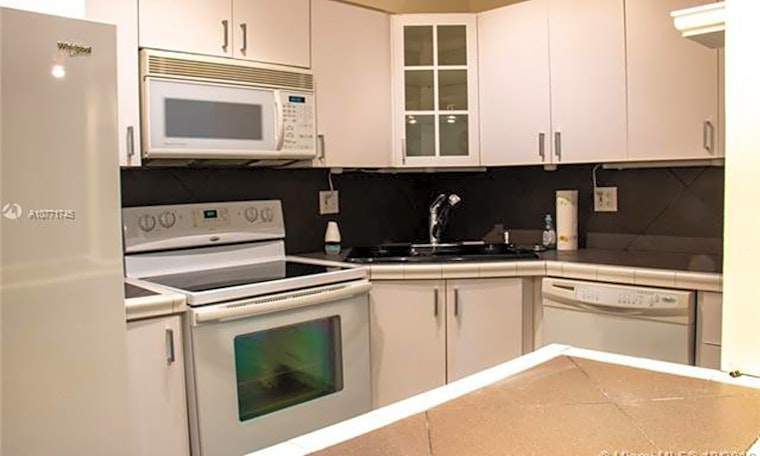 What apartments will $2,900 rent you in Coral Way this month?