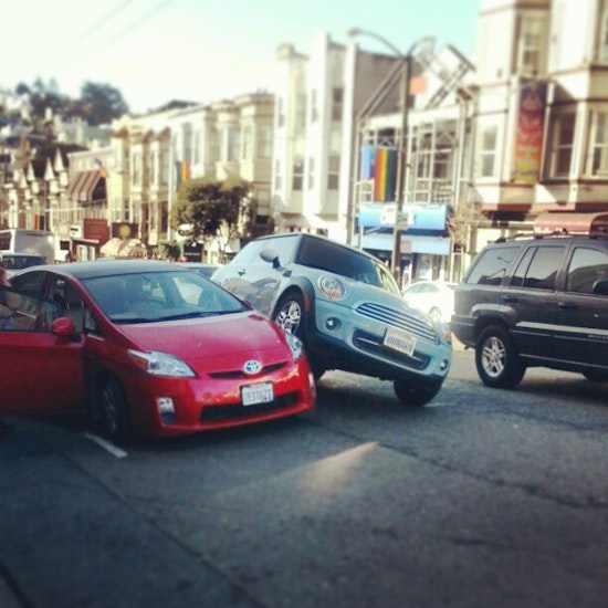 Mini Cooper gets frisky with a Prius and more Flickr finds from this weekend
