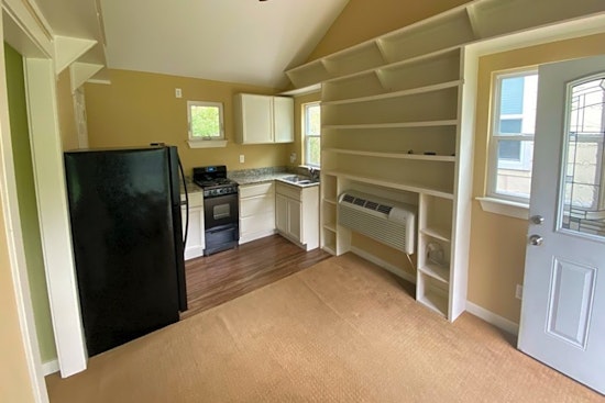 What apartments will $1,400 rent you in Upper Boggy Creek, this month?