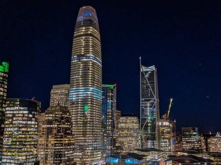 LED art installation debuts tonight atop Salesforce Tower