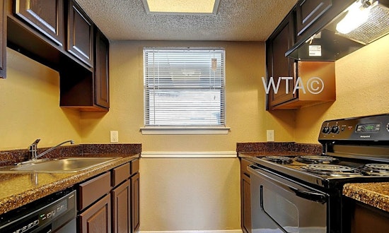 What apartments will $900 rent you in Parker Lane, this month?