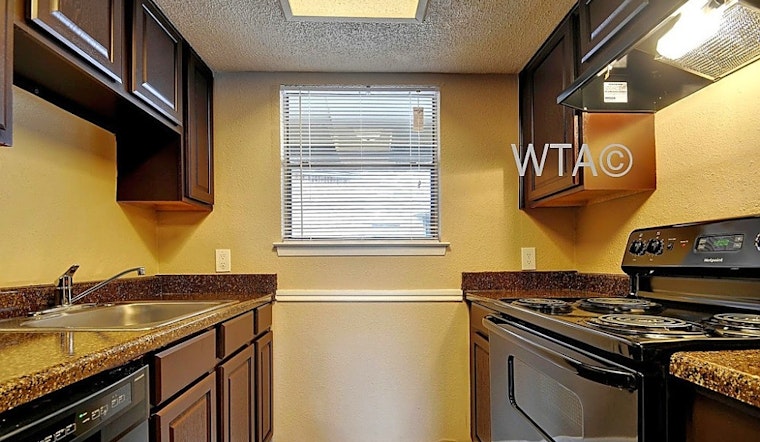 What apartments will $900 rent you in Parker Lane, this month?