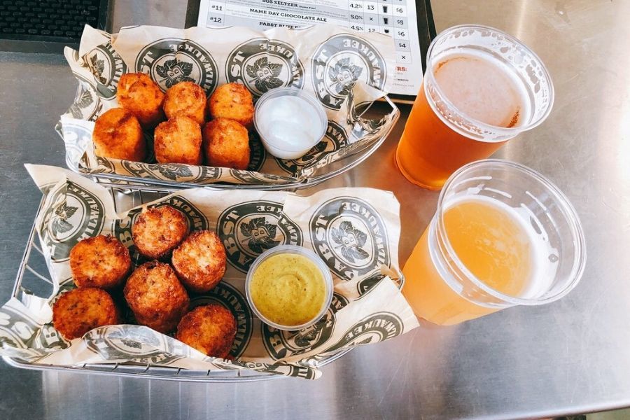 Explore 4 top inexpensive beer bars in Milwaukee