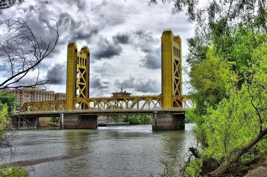 Top Sacramento news: Crowd rallies against man arrested in molestation case; Kings trade Ariza; more