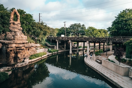 Top San Antonio news: Man arrested after breaking into courthouse; brothers save officer; more