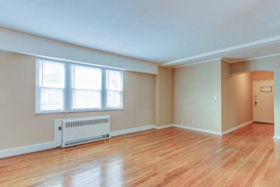 What apartments will $900 rent you in Buckeye Shaker, today?